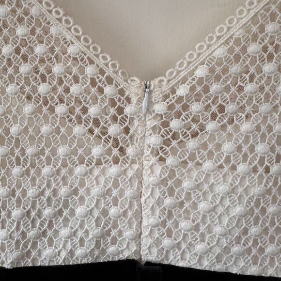 Tara Jarmon White Lace Knit V-Neck Sheath Dress w/ Black Ribbon Size 8-10 - Picture 6 of 8